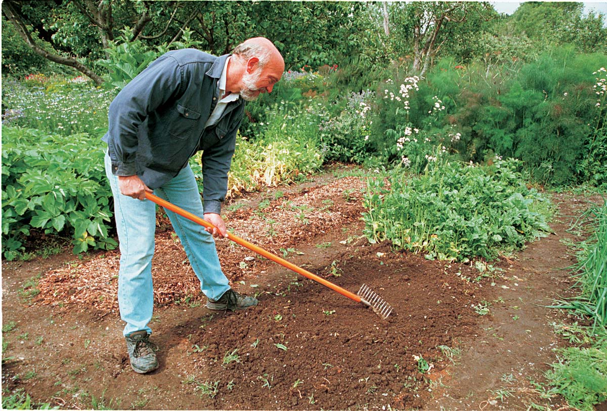 Rake soil outlet