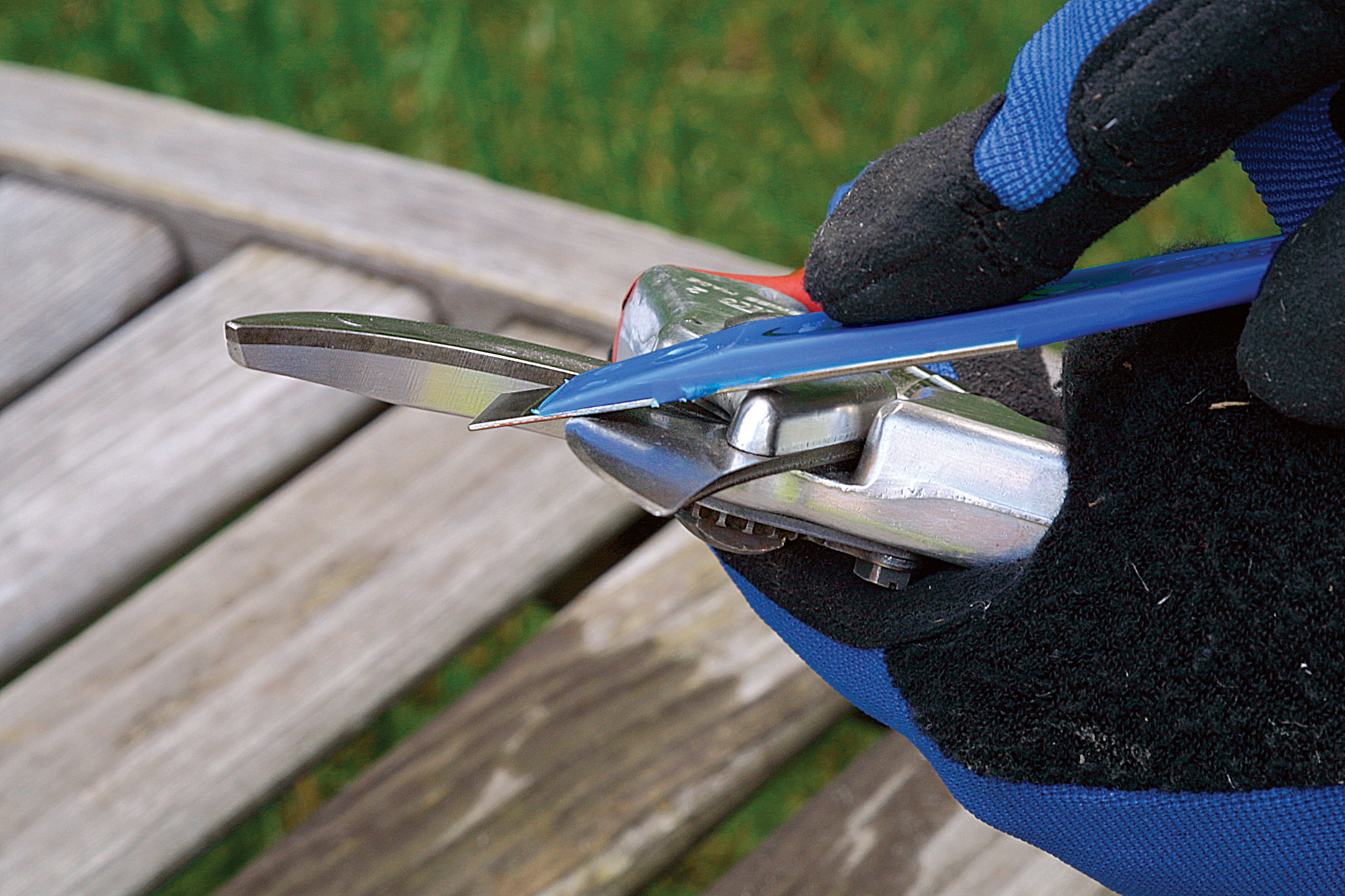 How to sharpen garden shears in 7 easy steps
