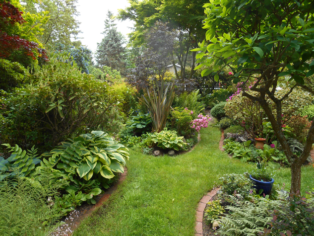 Revisiting Linda's garden in Washington, plus a heads up! - FineGardening