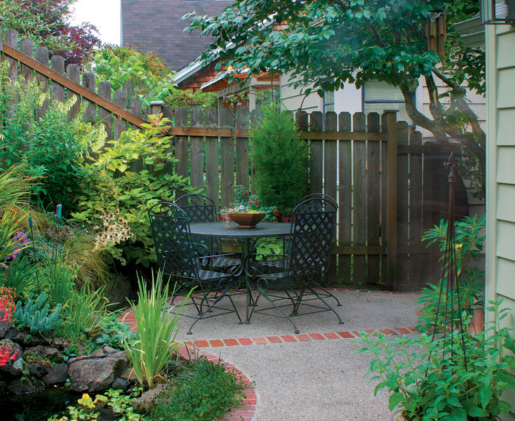 Round seating area online garden