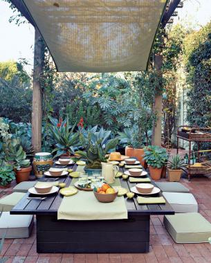 Convenient, Comfortable Alfresco Dining - FineGardening