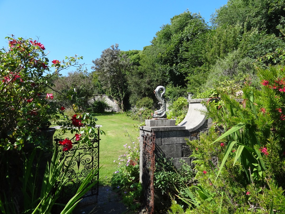 rose garden entrance 