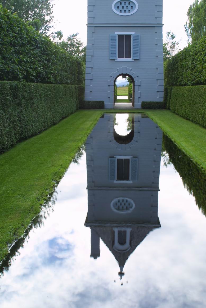 The pigeonnier at Les Quatre Vents and its reflection