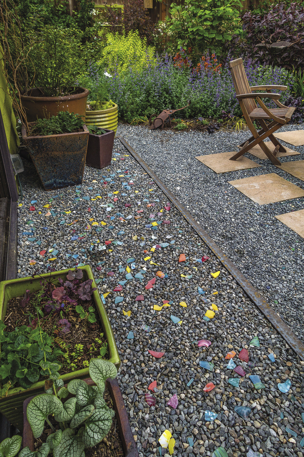 A sprinkling of recycled glass gives the gray gravel a dose of color.