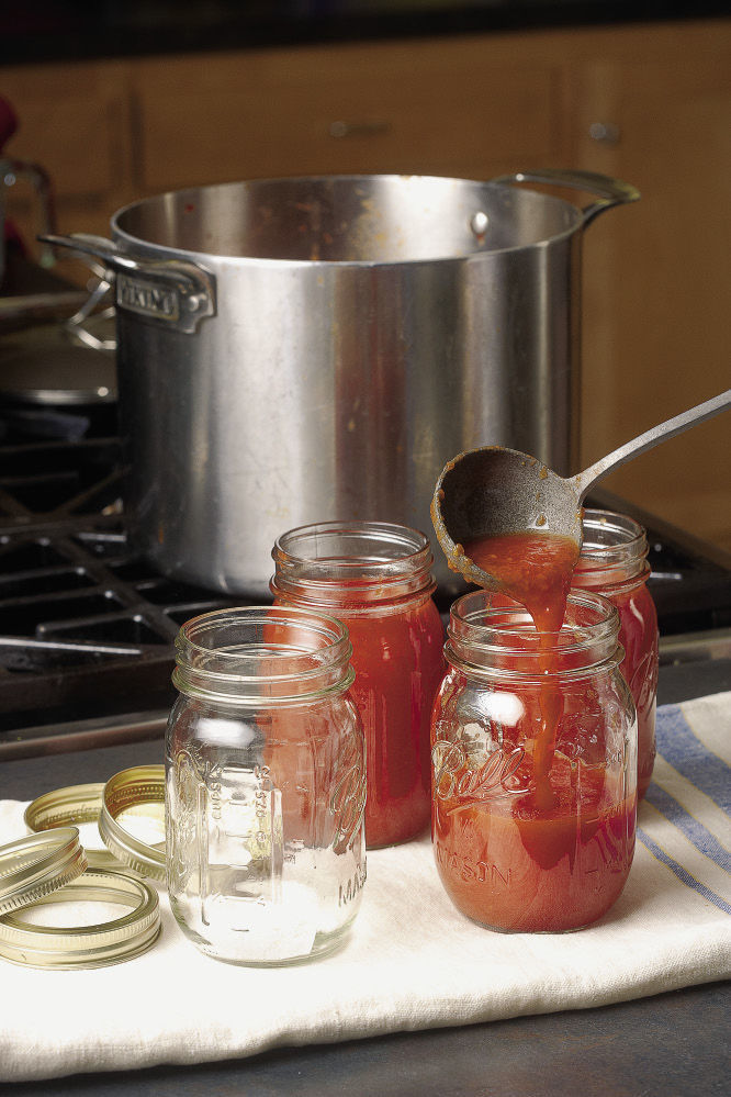 filling jars with tomato sauce 