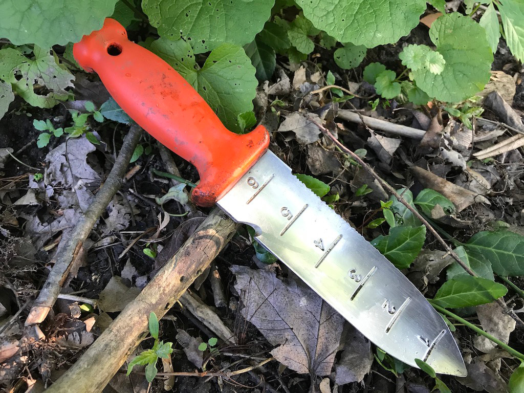 soil knife