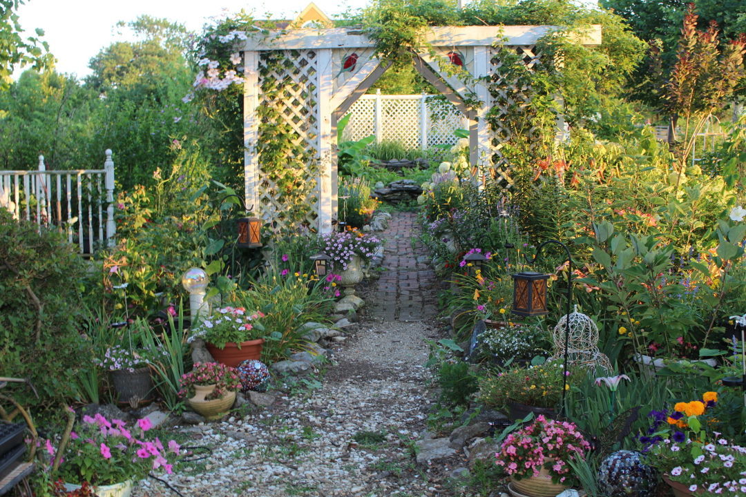 A Garden as Pretty as a Painting - Fine Gardening