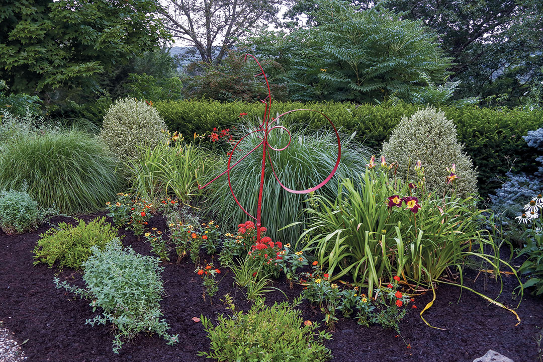 Convenient, Comfortable Alfresco Dining - FineGardening