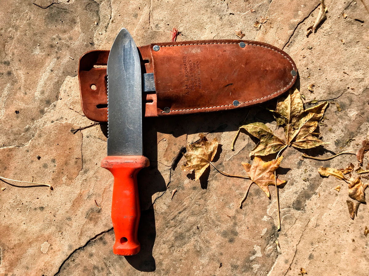 soil knife