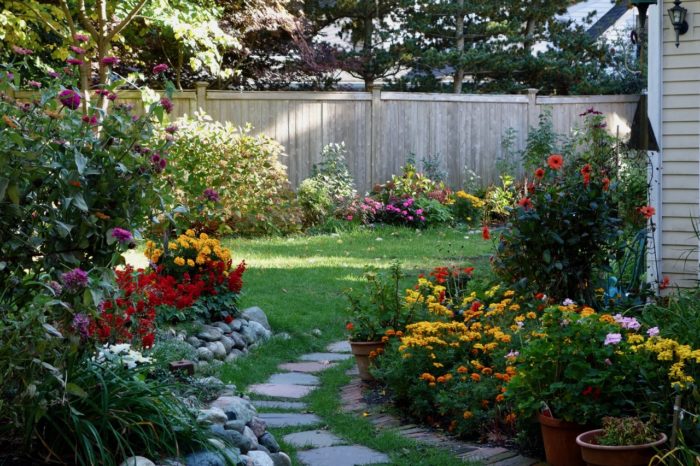 Color Themes in Barbara's Garden - Fine Gardening