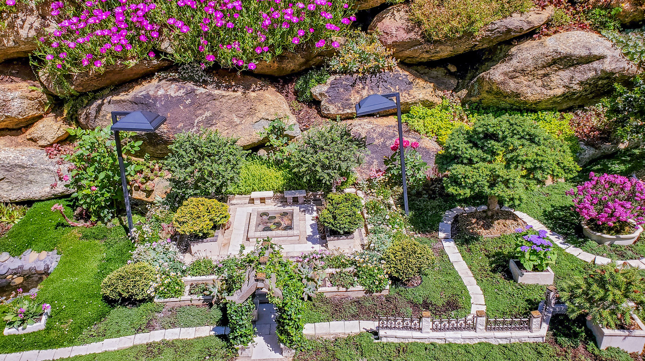 mini garden with mini arbor and mini courtyard