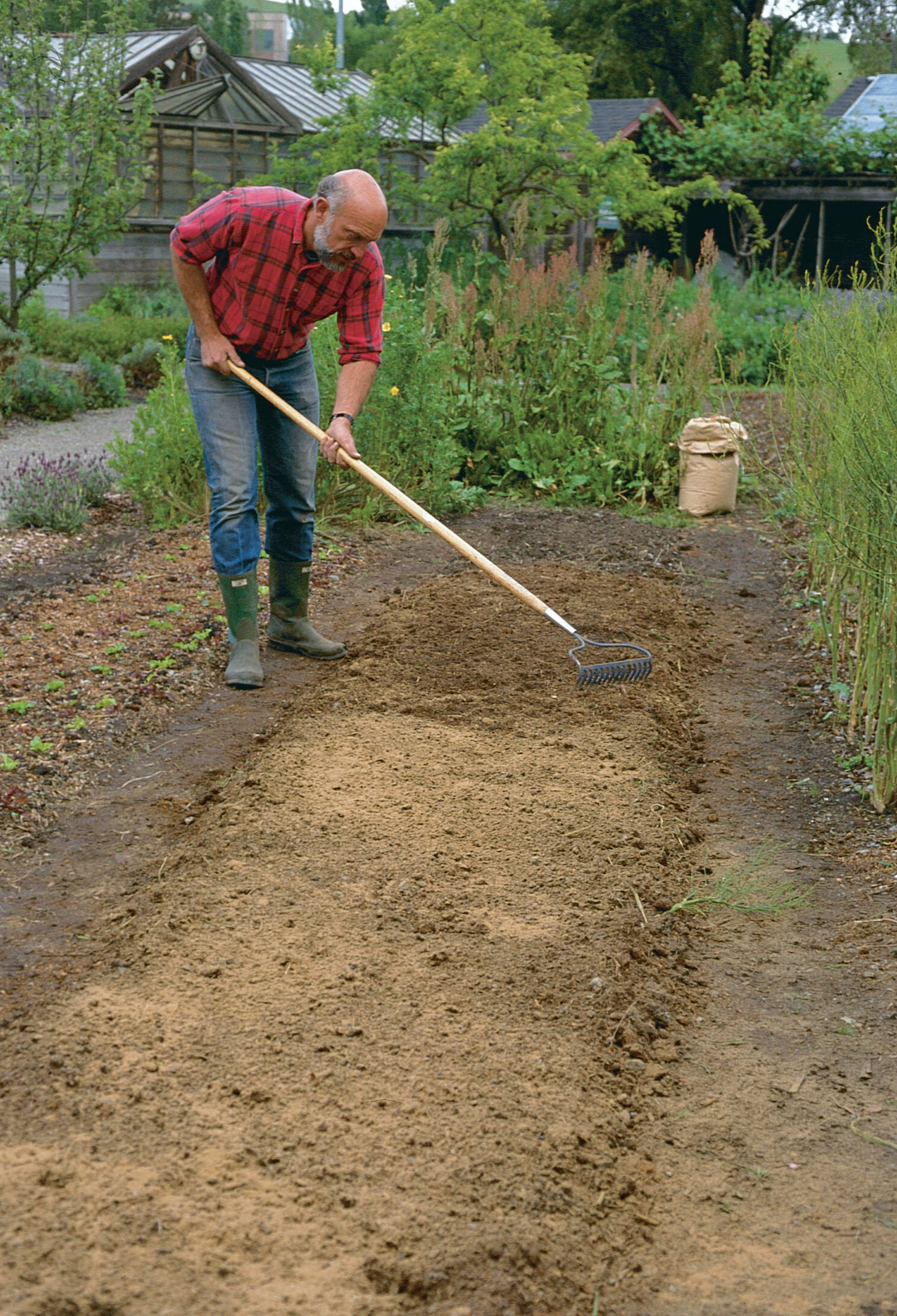 Learn to Build Better Soil - Fine Gardening