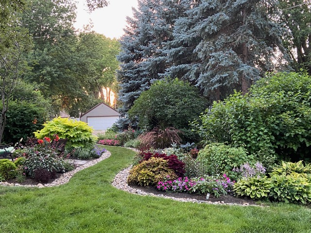 Landscaping with River Rock: Best 130 Ideas and Designs  Mulch  landscaping, Landscaping with rocks, River rock landscaping