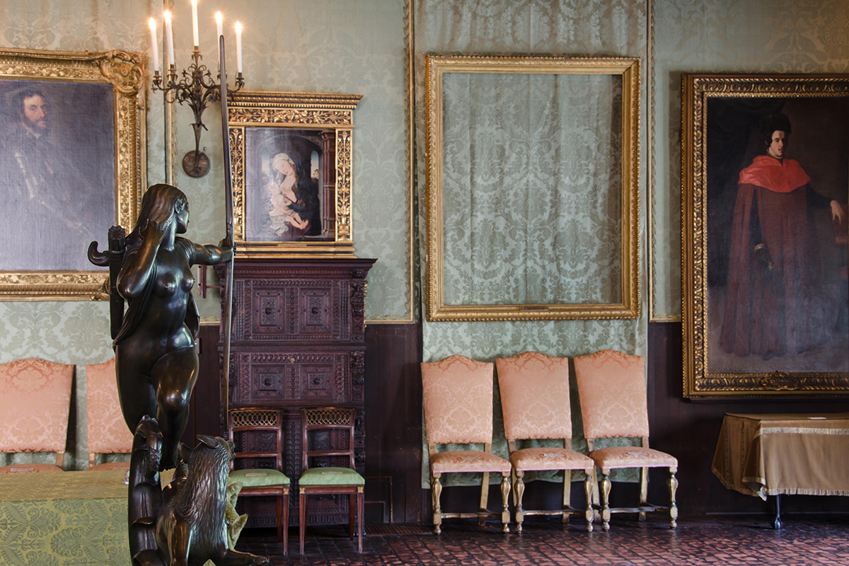 empty frame in an art museum