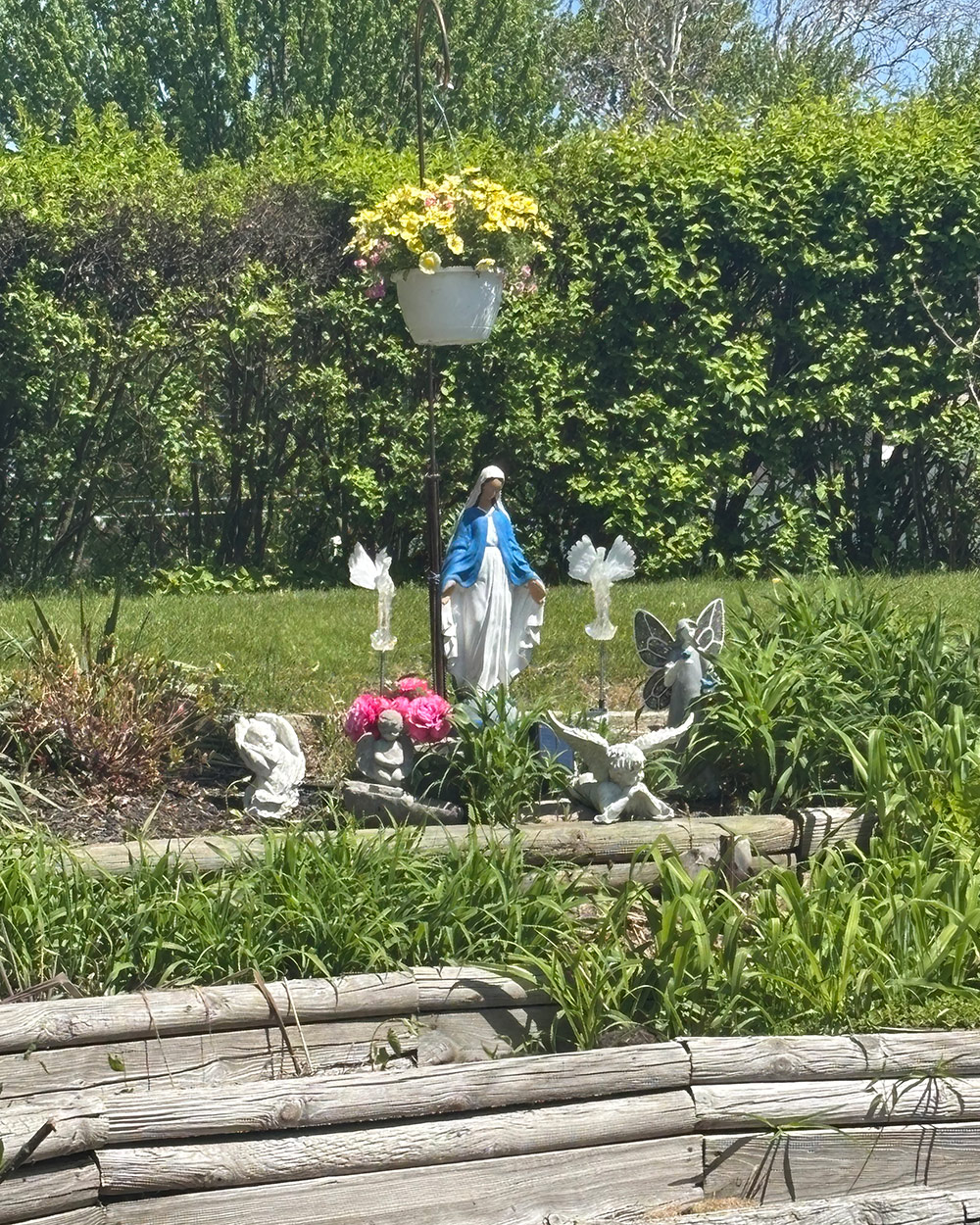 garden statues