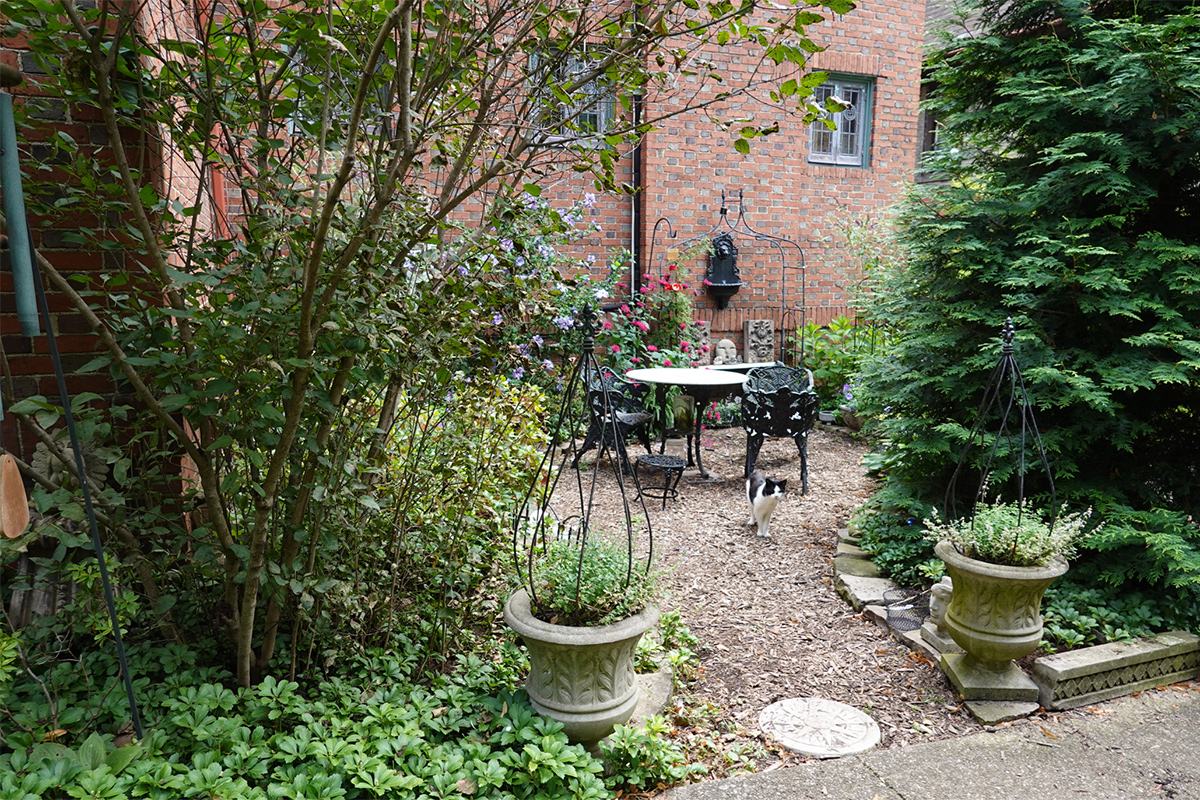 garden seating area