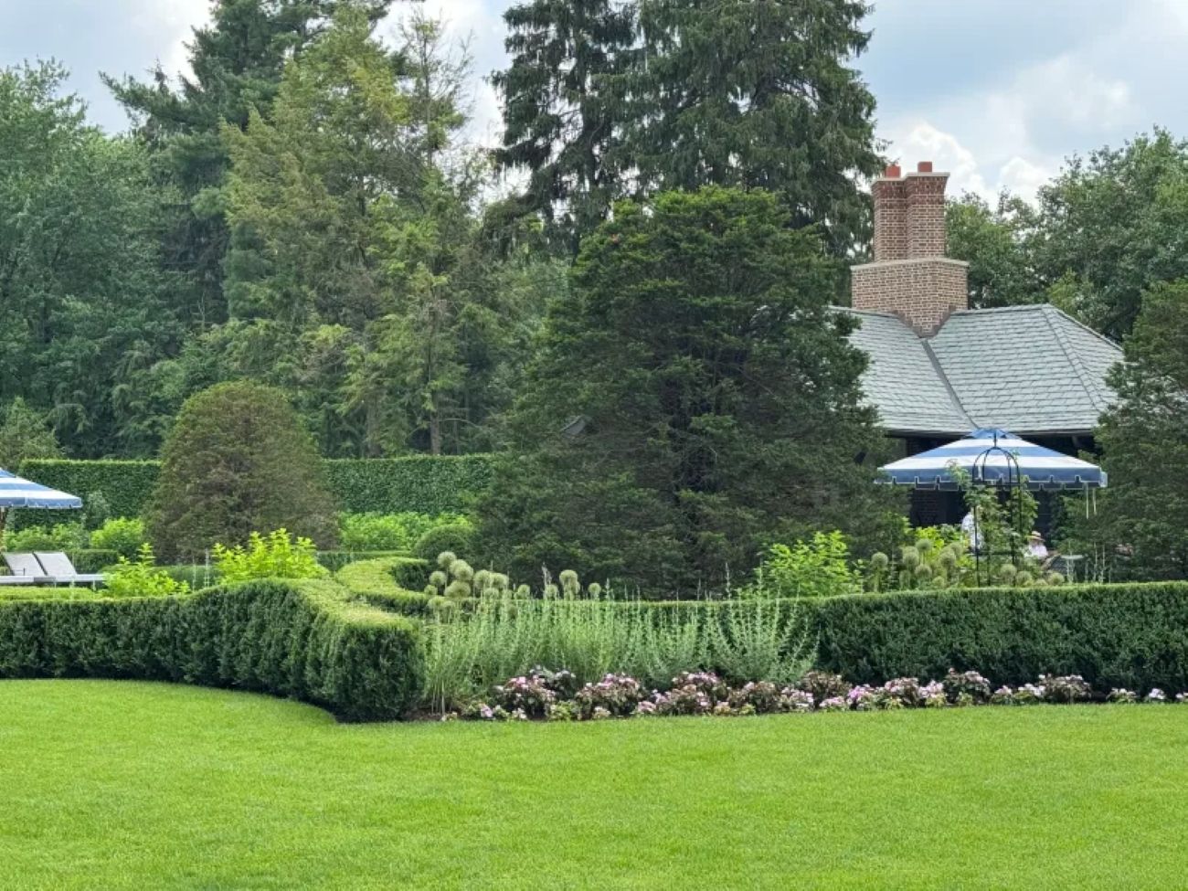 hedges, topiary, garden rooms,