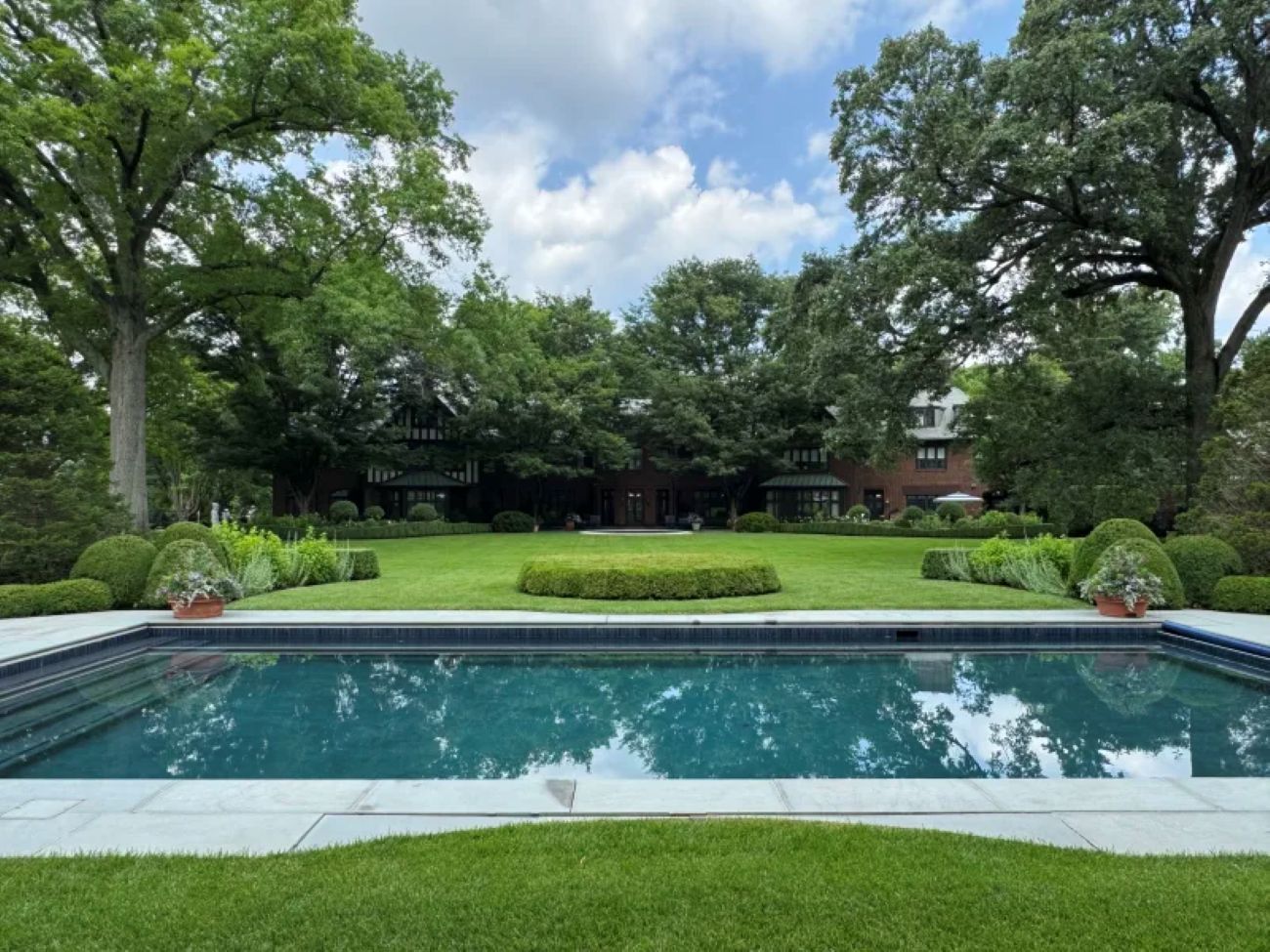 pool house, backyard garden, hedges, topiary