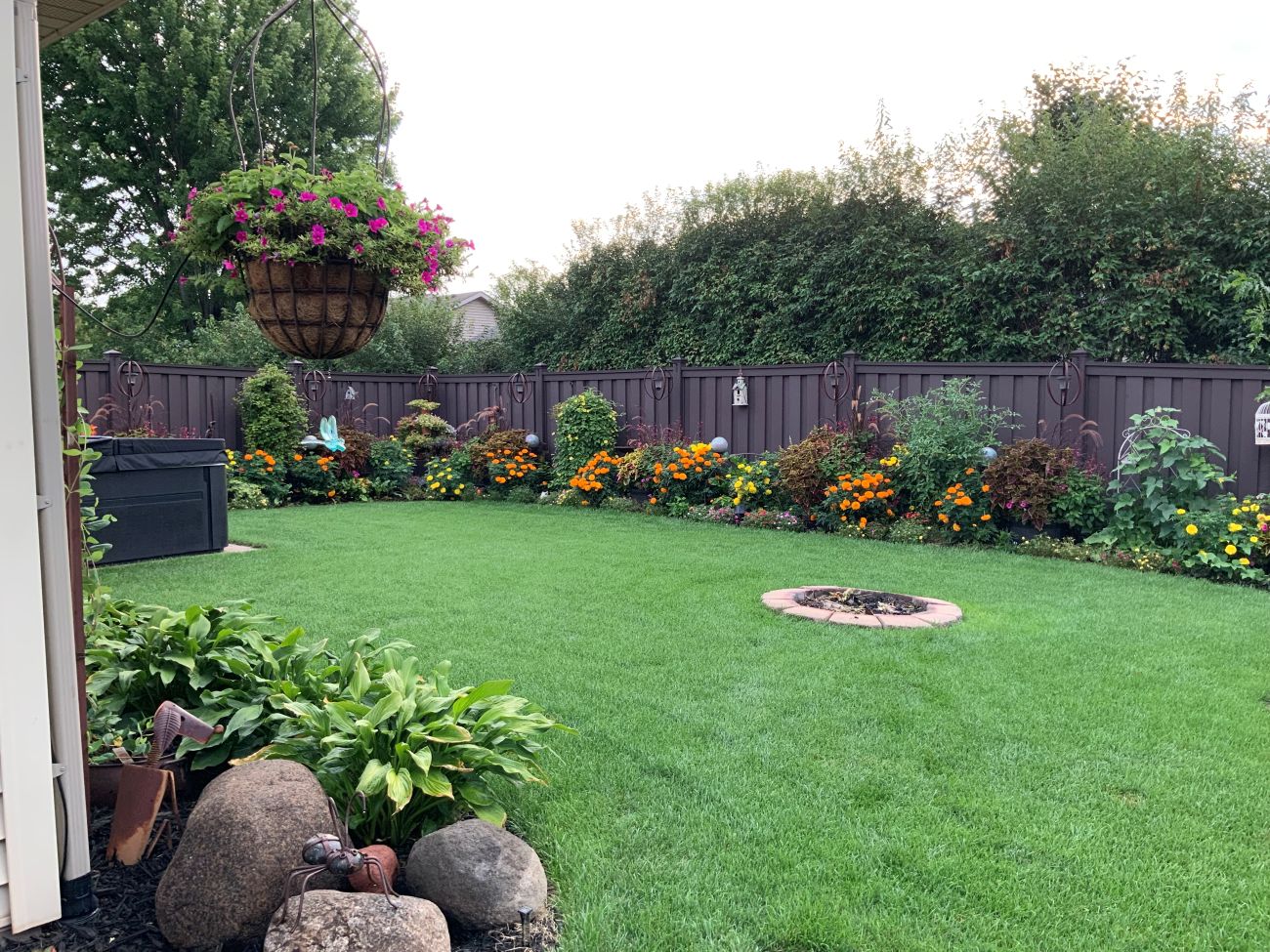 garden borders, container garden, handing baskets, annual garden