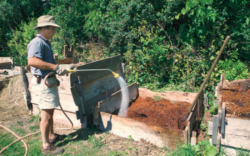 Building a Compost Bin - FineGardening